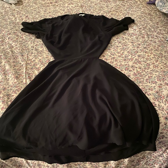 Black dress with a mini cut out in the back - Picture 2 of 2